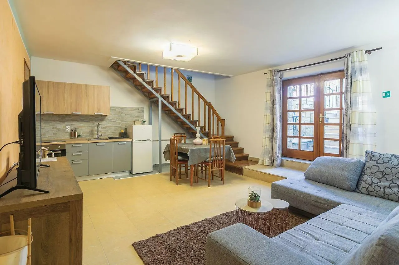 Polias Apartment Pula 0*,